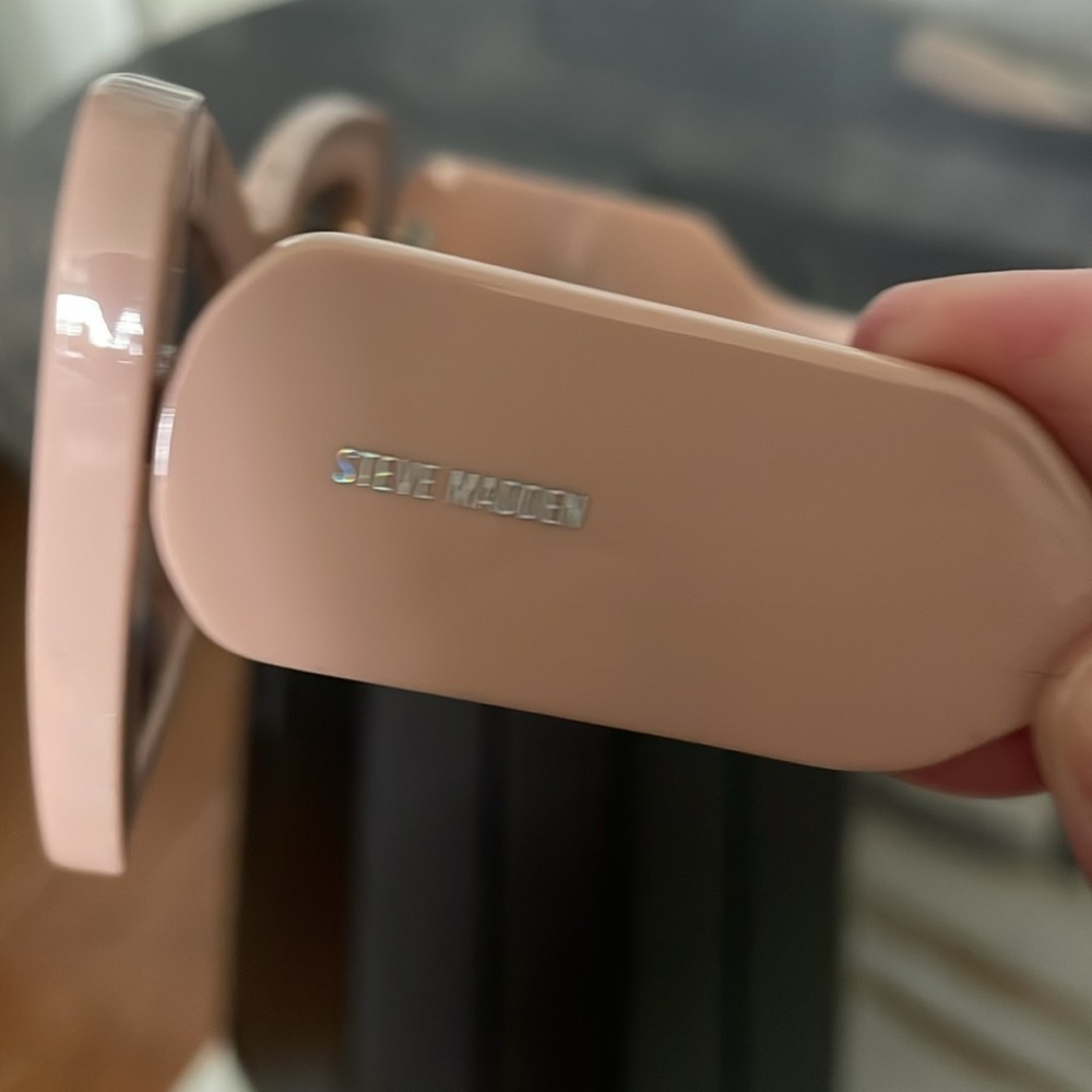 NWOT STEVE MADDEN CAT EYE SUNGLASSES - Picture 3 of 3